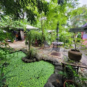 Tillett Gardens & Hostel